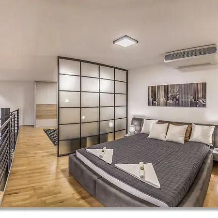 Grand Loft Apartment