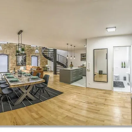 Grand Loft *